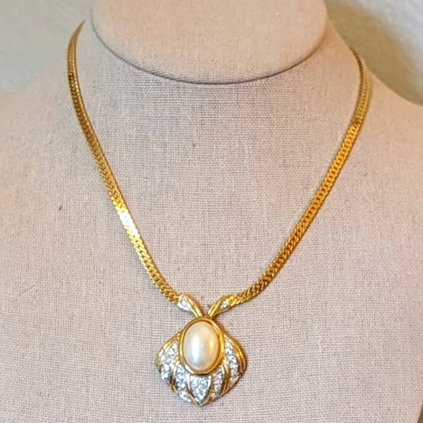 Vtg Gold Tone Chain with Faux Pearl and Rhinestone Pendant and Extender Clasp
