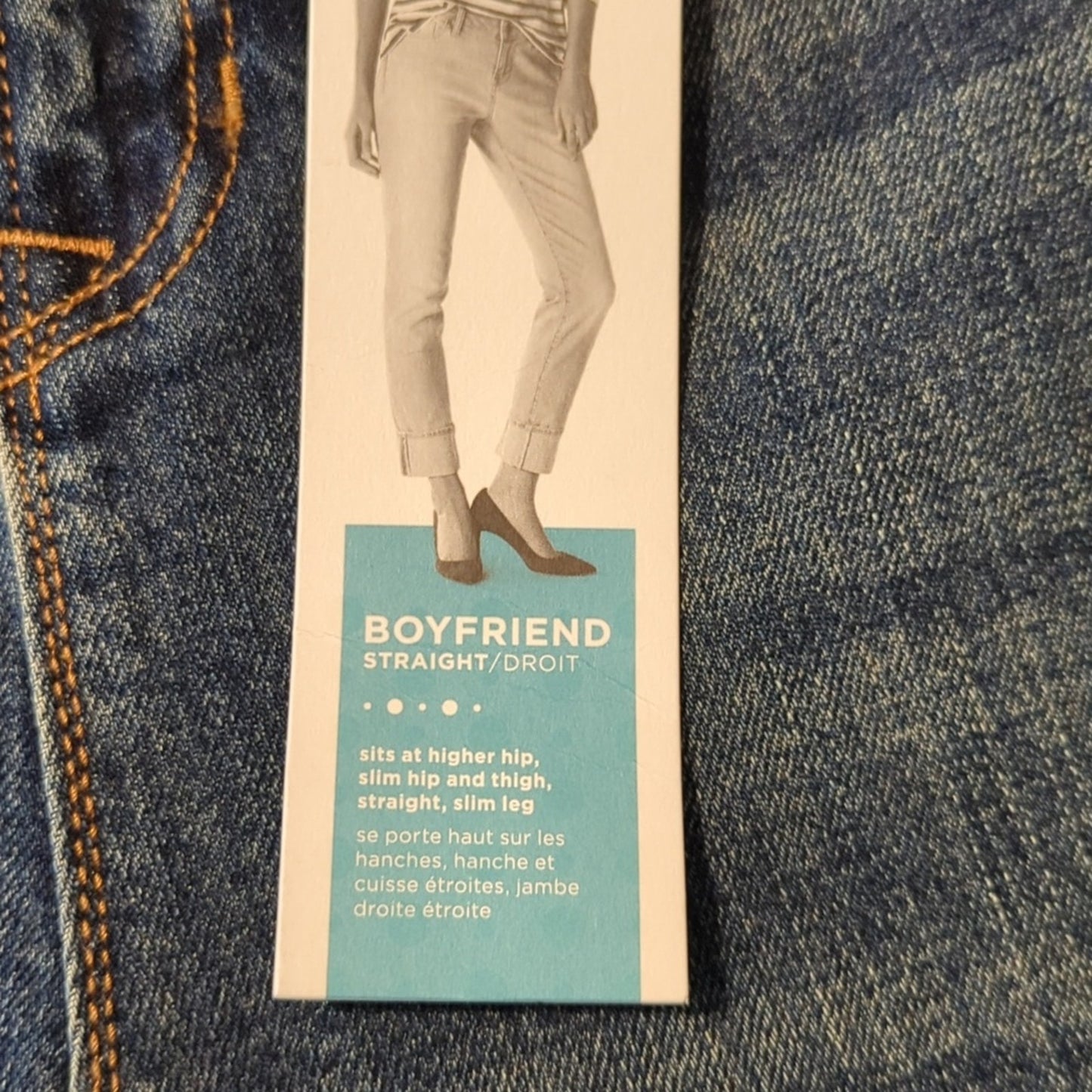 Old Navy NWT Distressed Cuffed Boyfriend Straight Jean Women's Size 14