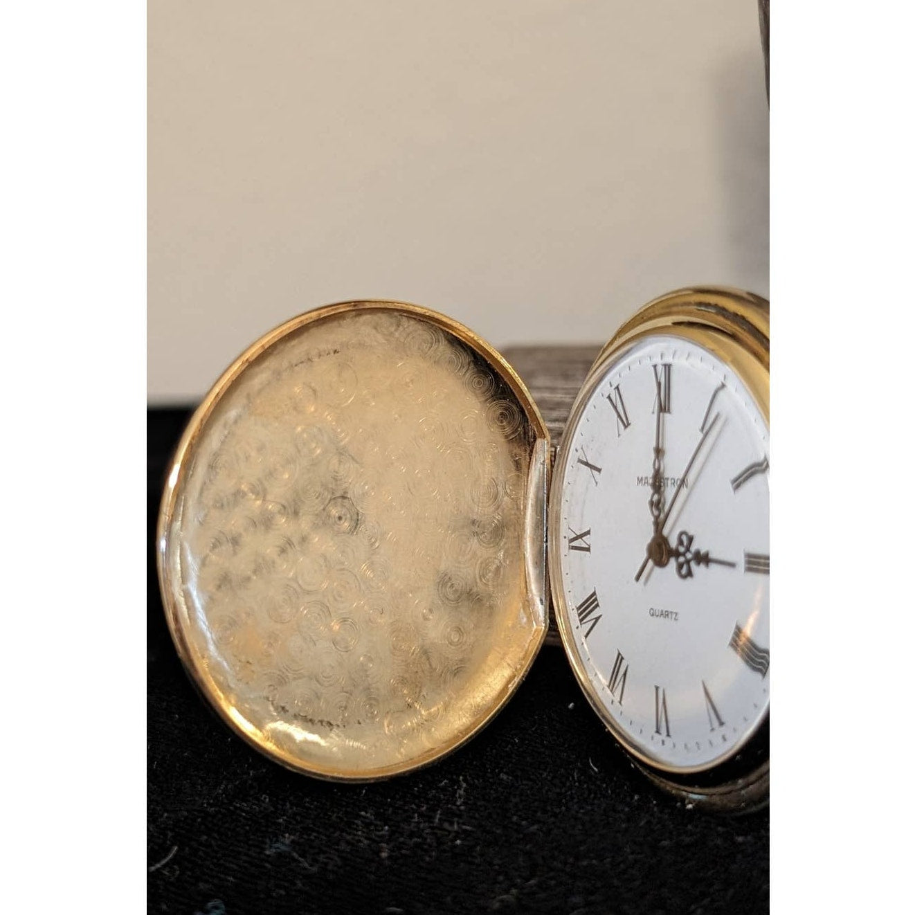 MAJESTRON Vintage Gold Tone Quartz Pocket Watch