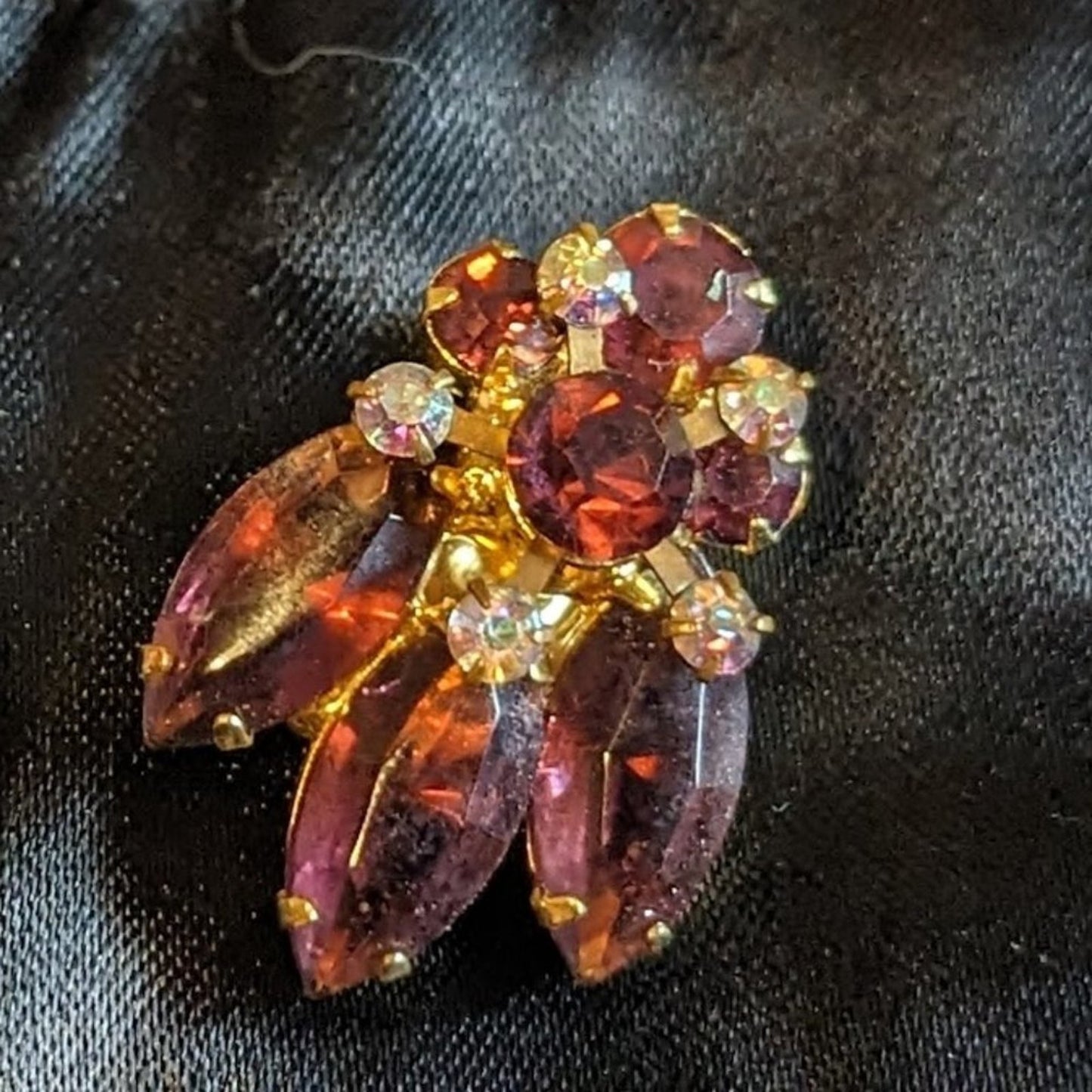 Rare Find. Vintage Juliana Vintage Purple/Mauve Clip On earrings