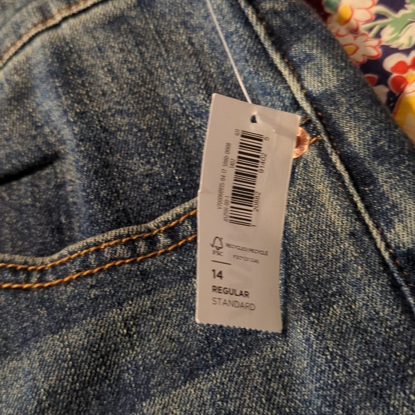 Old Navy NWT Distressed Cuffed Boyfriend Straight Jean Women's Size 14