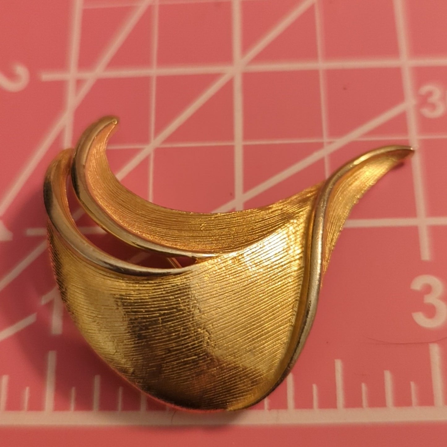 Lot of Five Vintage & Modern Gold Tone Brooches