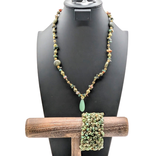 Green Stone Teardrop Beaded 24" Necklace and Chip Stretch Bracelet Mixed Lot