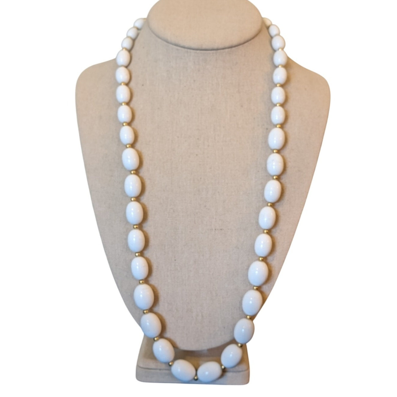Vintage Monet White/Gold Graduated Bead Necklace W/ Signature Sister Clasp