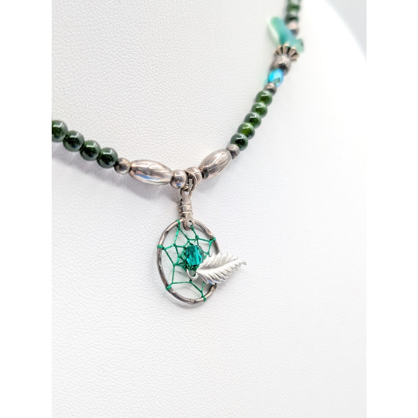 Vtg Liquid Silver Dream Catcher Green Carved Bird Fetish Barrel Clasp Necklace