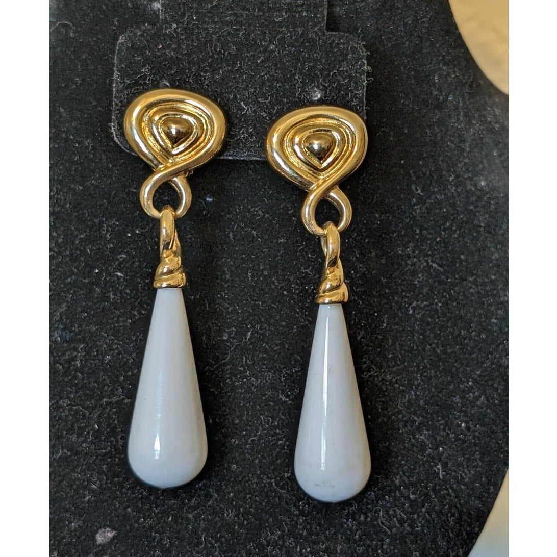 Rare! Vintage Signed FO Inc. Large Milk Glass Teardrop Swirl Clip On Earrings