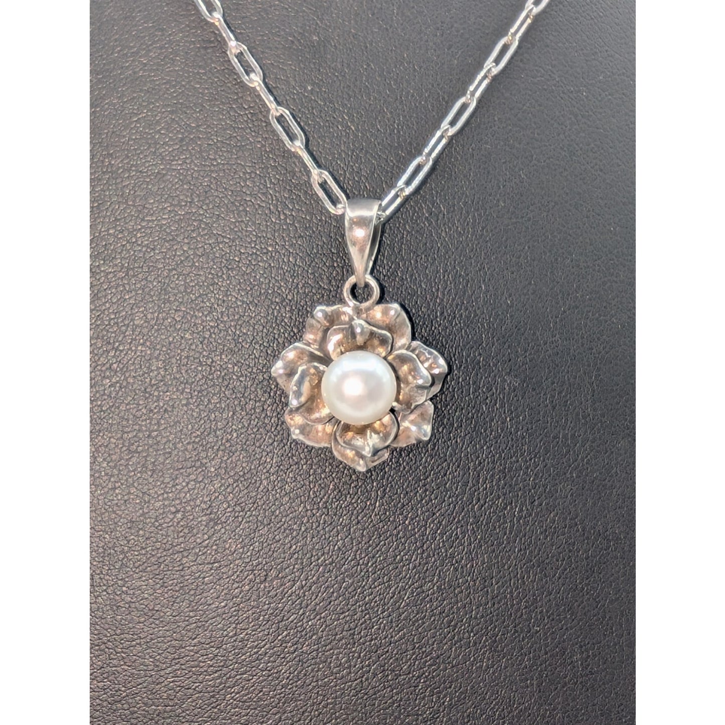 Vintage 925 Sterling Silver Floral Center Pearl Pendant 18"-20" Chain Necklace