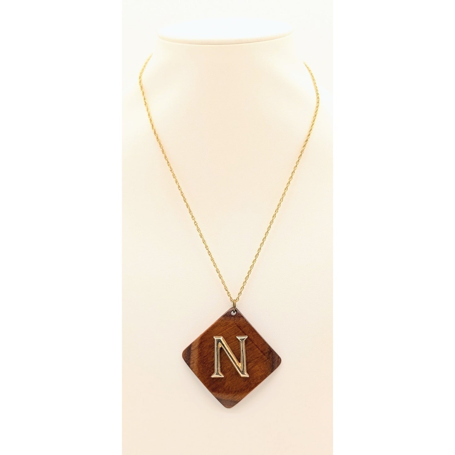 Vintage Gold Tone Wooden Initial 'N' 1.5" Pendant 17" Necklace