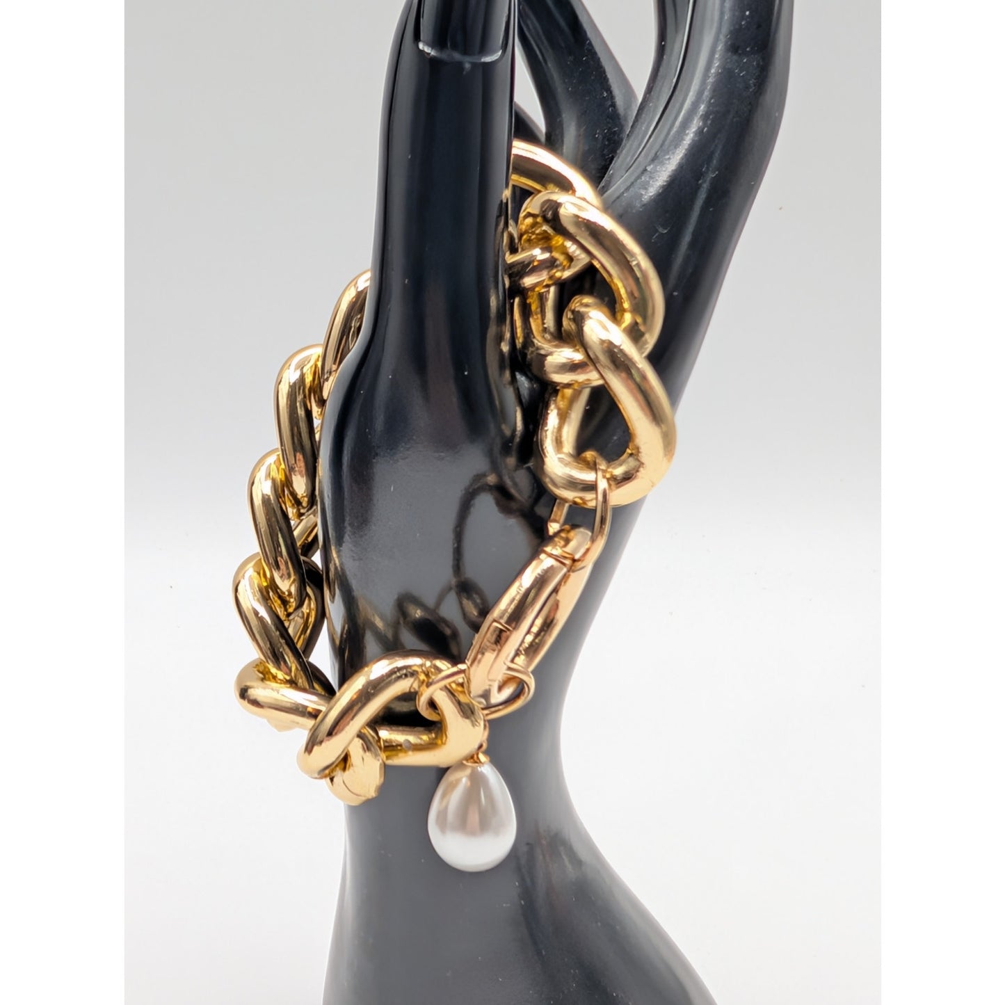 Chunky Gold Tone Curb Link Teardrop Pearl Dangle Charm Chain Bracelet
