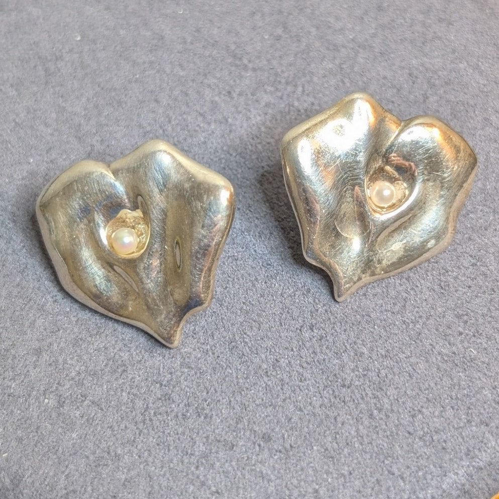 Vintage MFA Museam of Fine Arts Boston Sterling Silver Pearl Heart Post Earrings