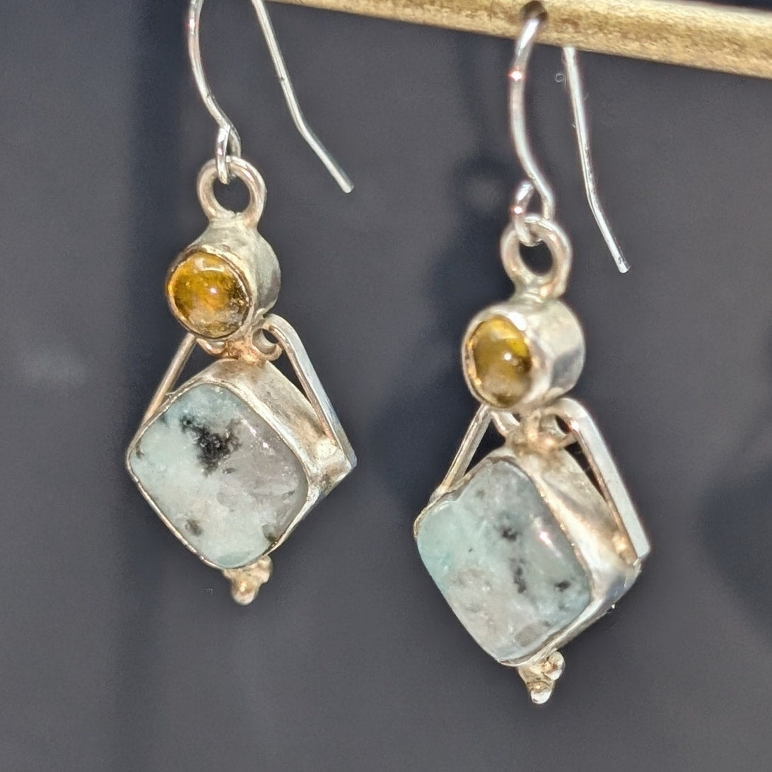 Vtg  925 Sterling Silver Light Blue Gray Stone Yellow Glass Cab Dangle Earrings