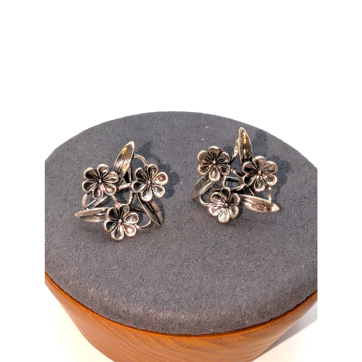 Vintage Beau Sterling 925 Sterling Silver Three Flower Screw On Earrings