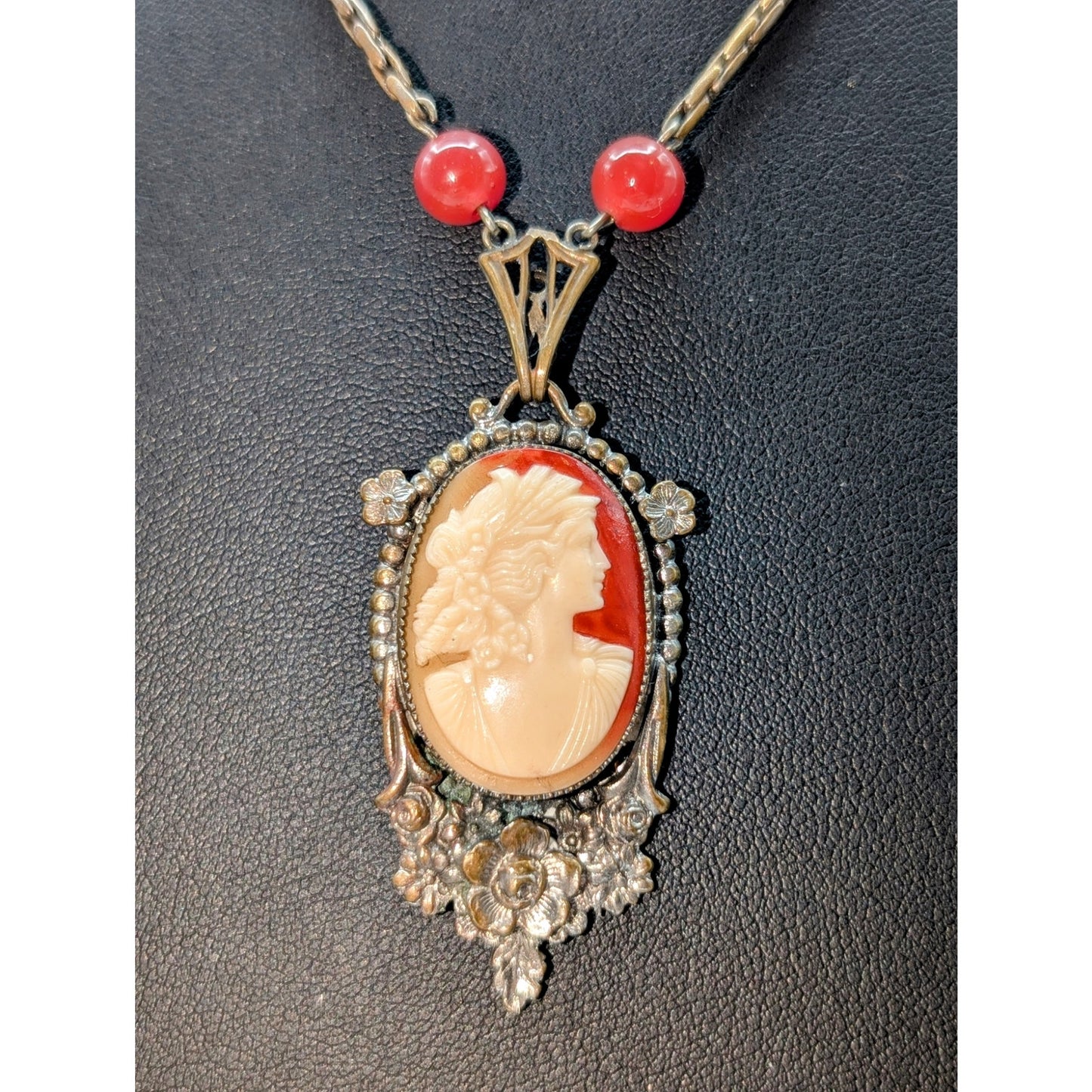Art Deco Carved Cameo Glass Bead Ornate Floral Work Bronze Chain 17" Necklace