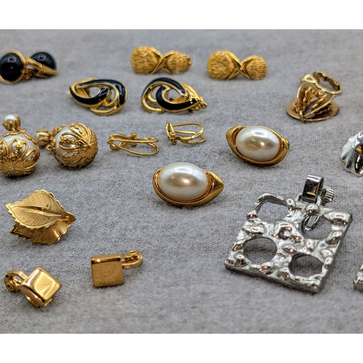 Lot of 18 Pair Signed Vintage Clip On Screw Back Gold & Silver Tone Earrings