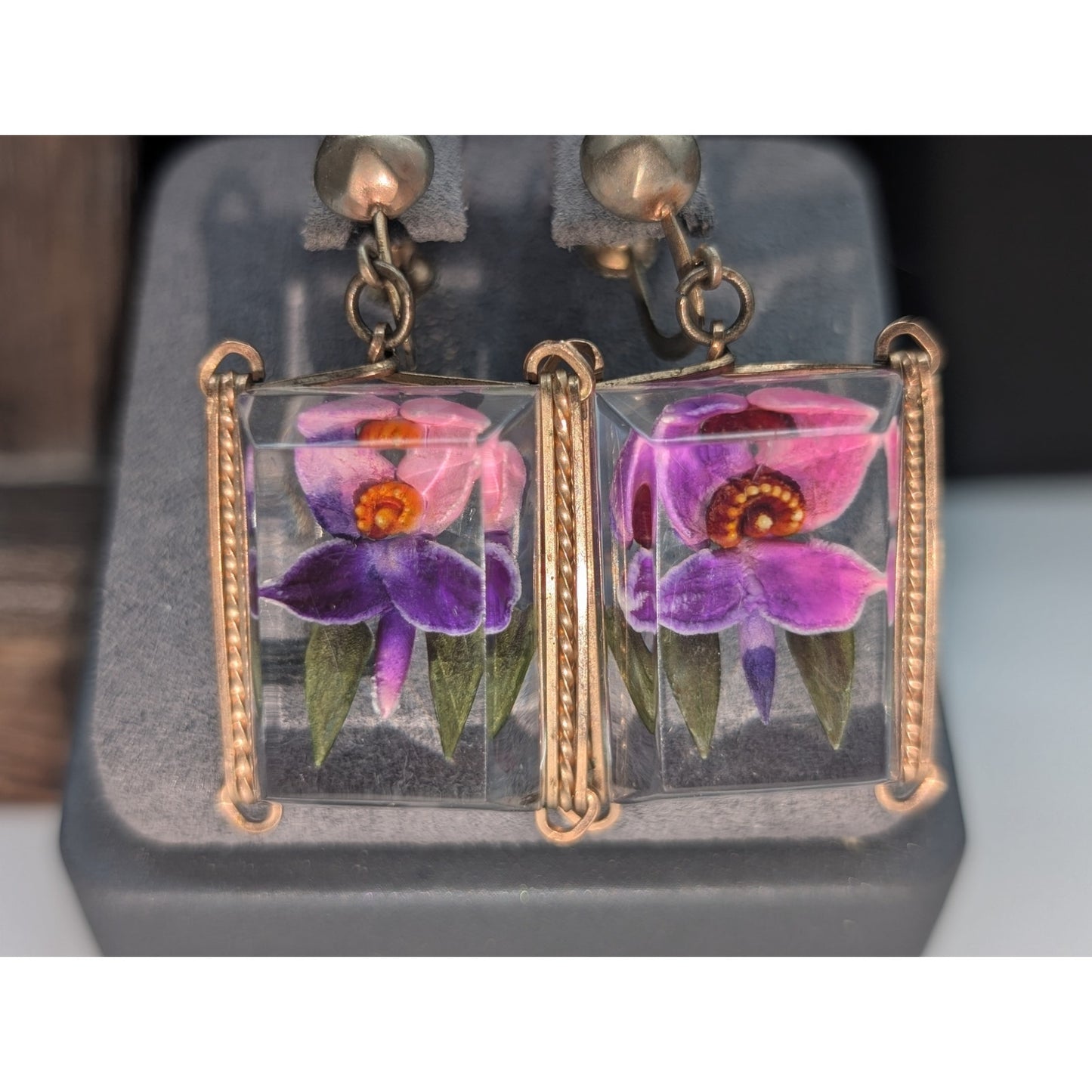 Vintage Reverse Carved Lucite Orchid Link Bracelet & Screw On Earring Set