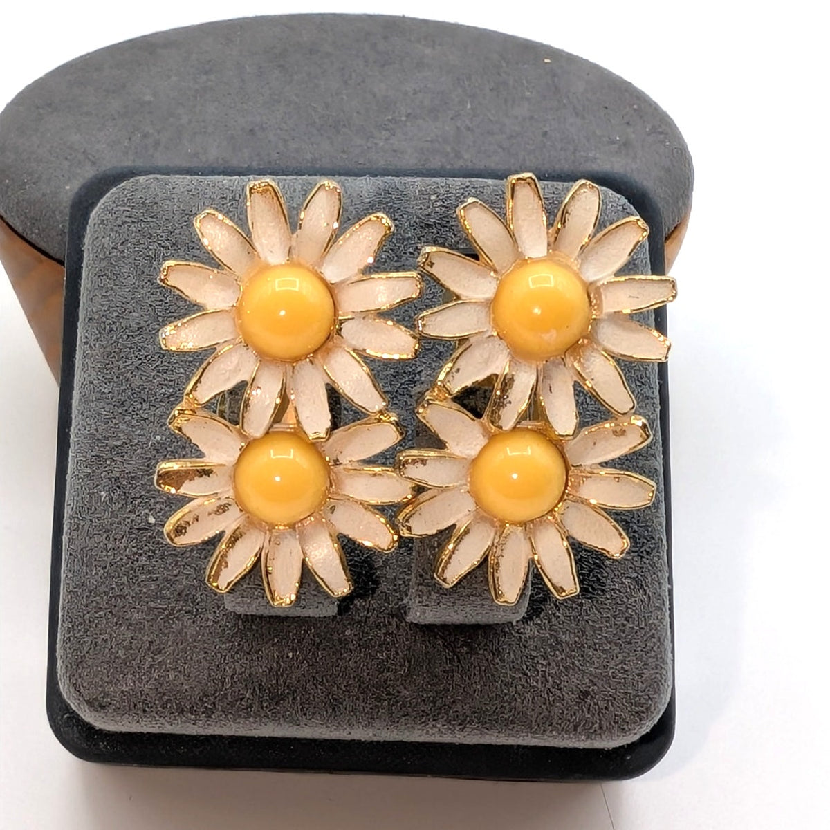Vintage Signed Weiss Double Daisy White Enamel Yellow Middle Clip On Earrings