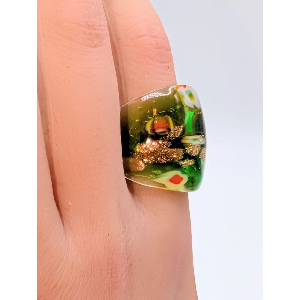 Bohemian Green Floral Gold Glitter Glass Ring Size 6