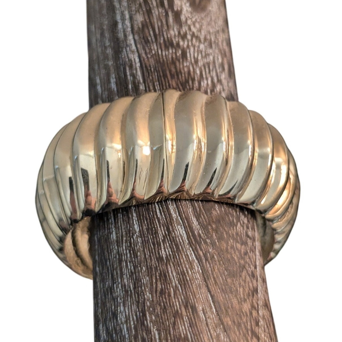 Heavy 1-1/8" Gold Tone Hinged Clamper Style Oval Bangle Bracelet