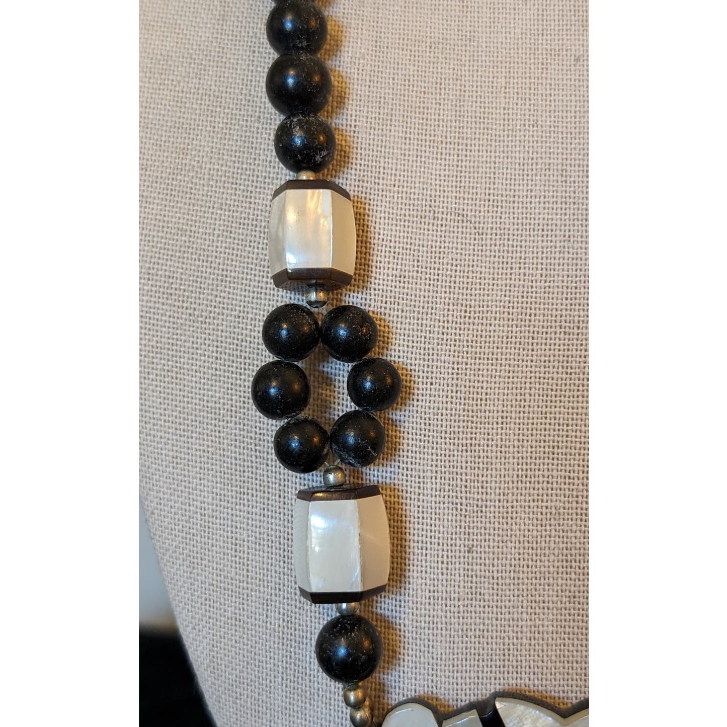 Vintage Lee Sands Mother of Pearl Shell Inlay Lion Black Bead Necklace