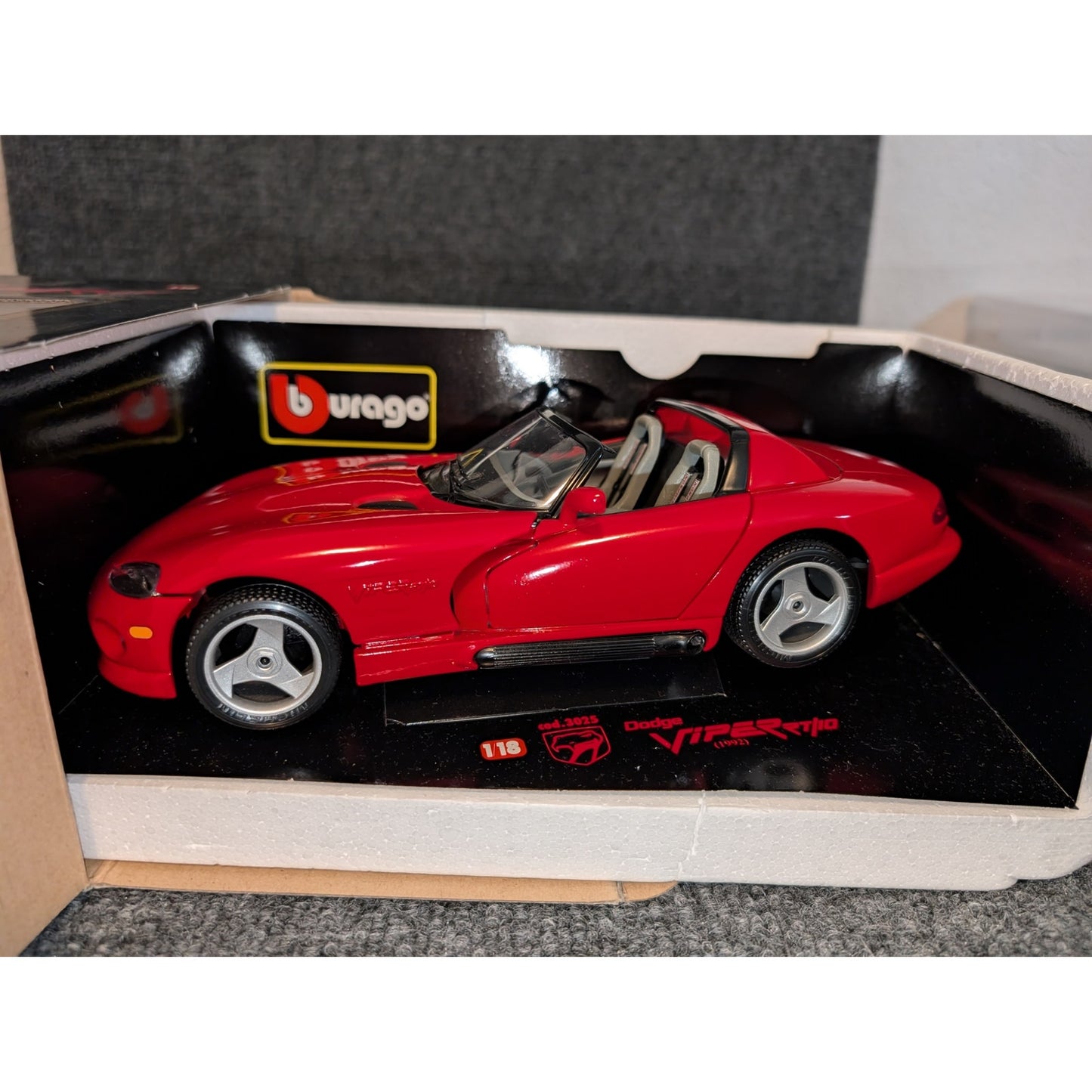 1992 DODGE VIPER RT/10 Bburago Toy Die Cast Metal Factory Built Car Scale 1/18