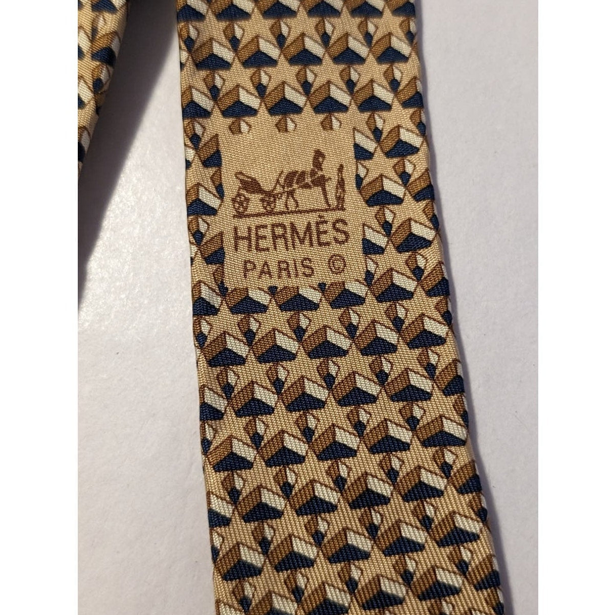 Hermes Paris Vintage 100% Silk Beige Star Print Neck Tie