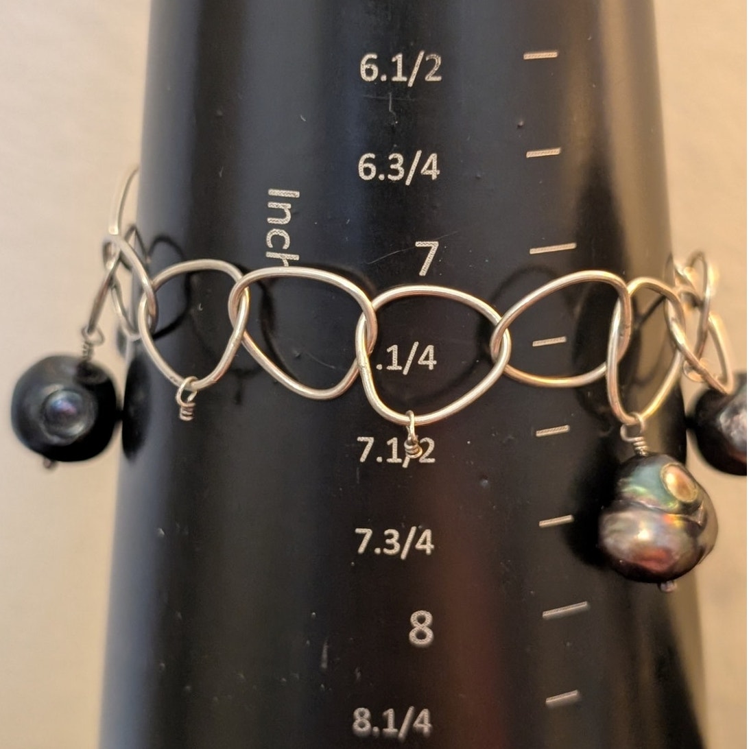 Unmarked Sterling Silver Large Natural Peacock Pearl Dangle Loopy Chain Bracelet