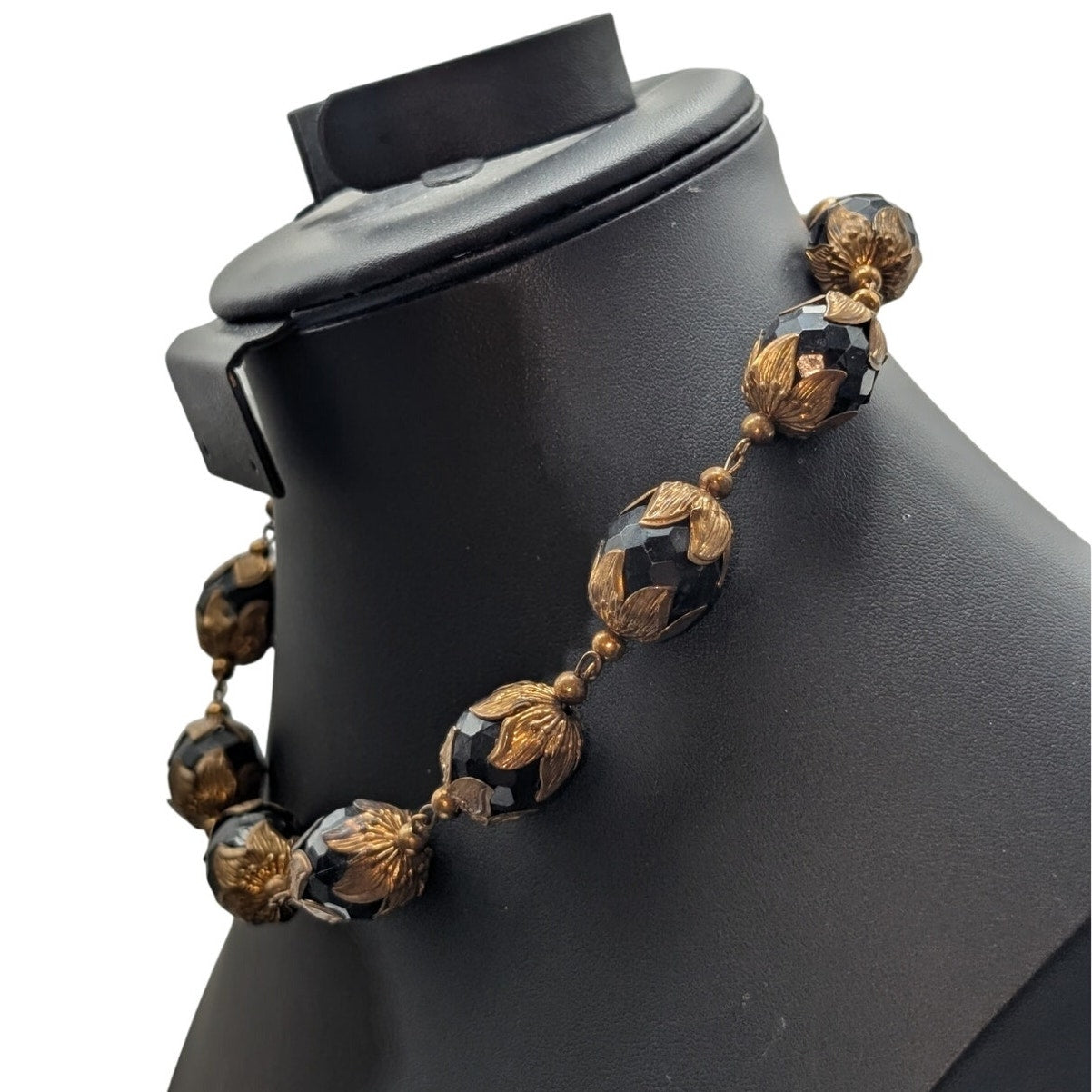 1940s Vtg Gold Tone Leaf Cradling Black Faceted Bead Hook Clasp Choker Necklace