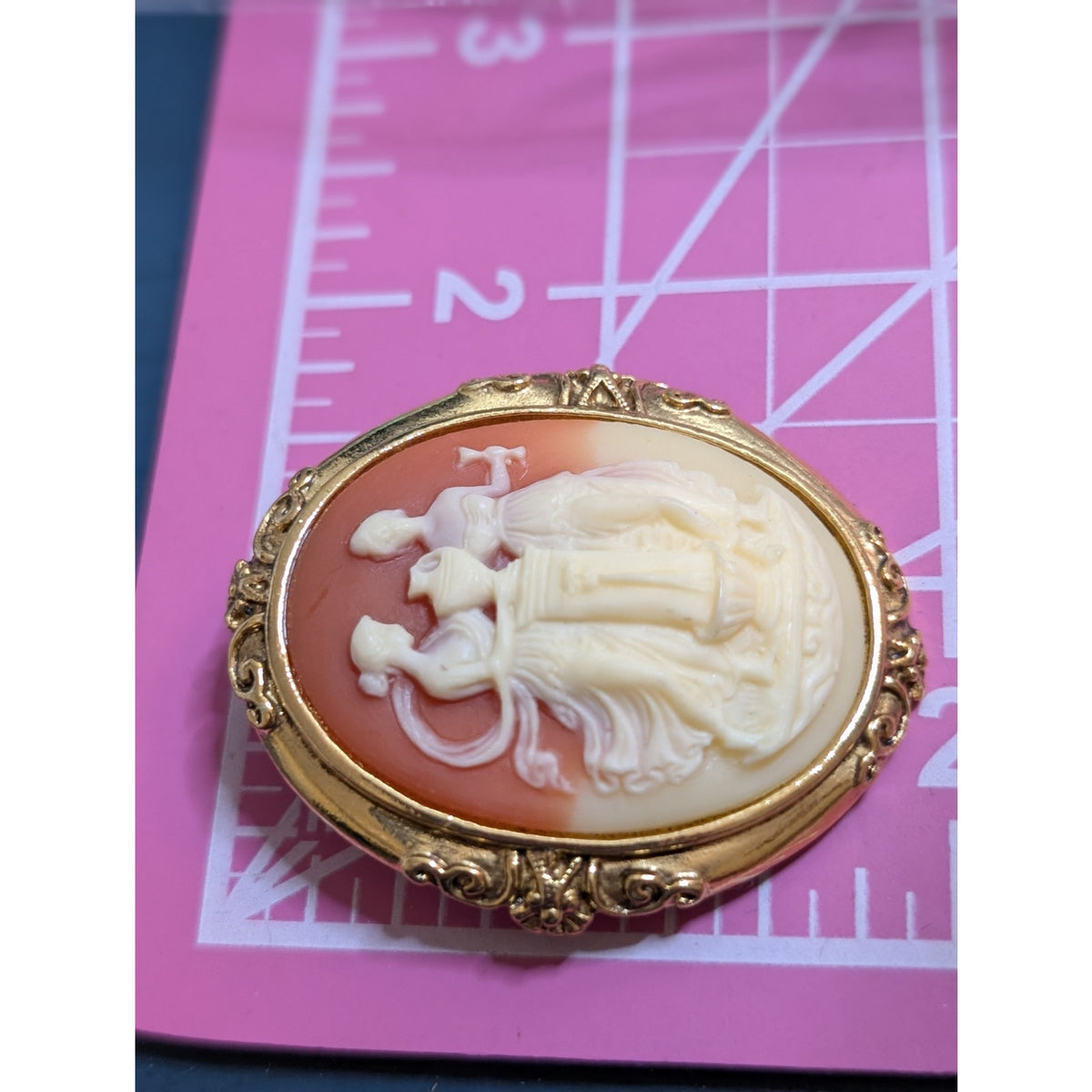 Vintage 2" Cameo Pin/Brooch 2 Ladies & A Vase Gold Tone Brooch