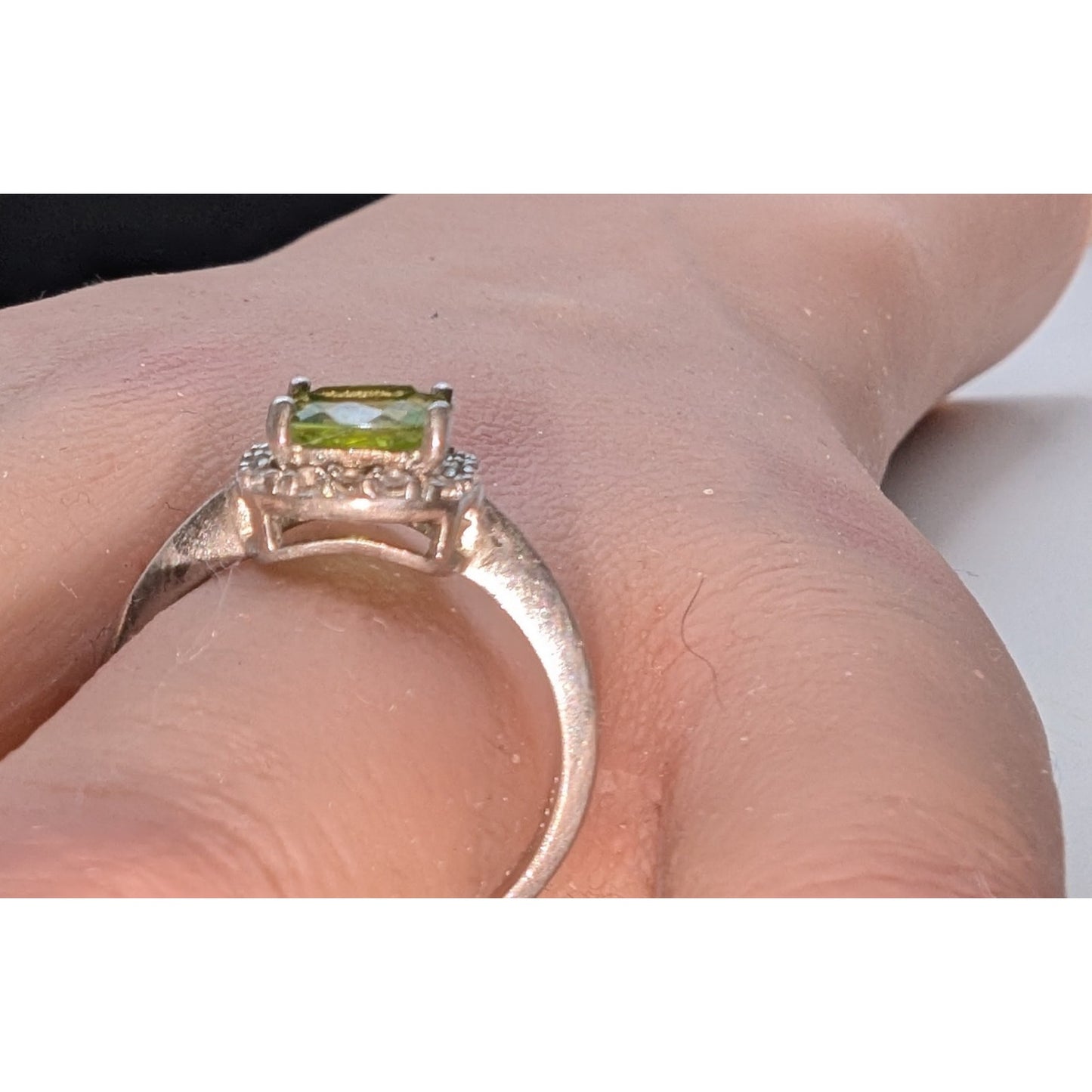 925 Sterling Silver Peridot & Diamond Ring Size 8