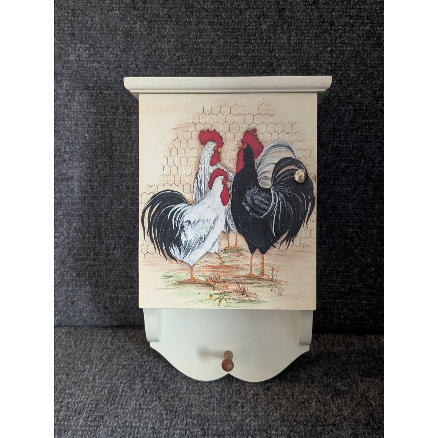 Vintage Designs by Jean Oates '98 'Plantation' Hand Painted Rooster Key Keeper