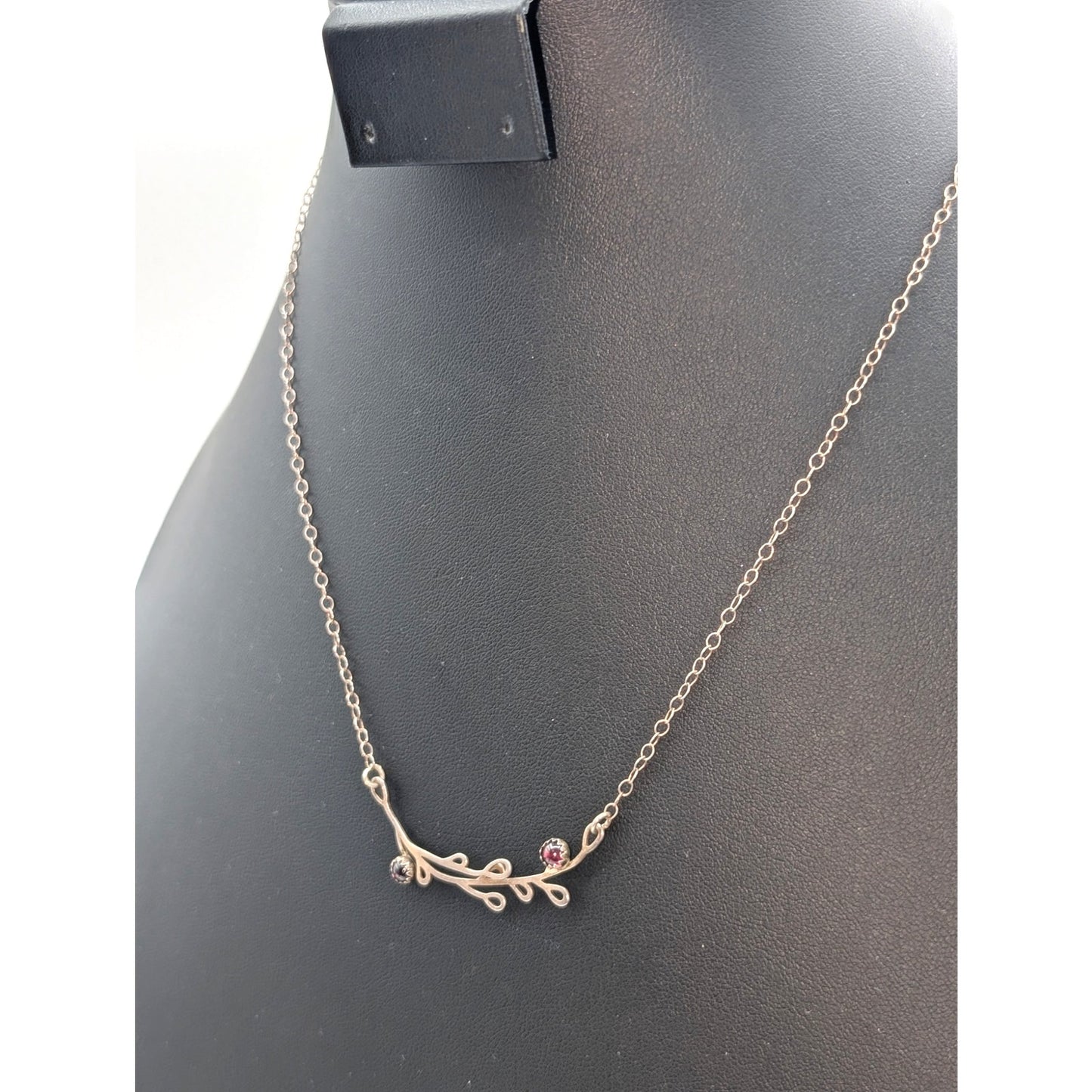 Vintage 925 Sterling Silver (Except Clasp) Burgundy Cabochon Leaf 18.5" Necklace