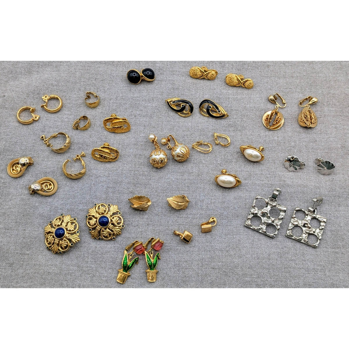 Lot of 18 Pair Signed Vintage Clip On Screw Back Gold & Silver Tone Earrings
