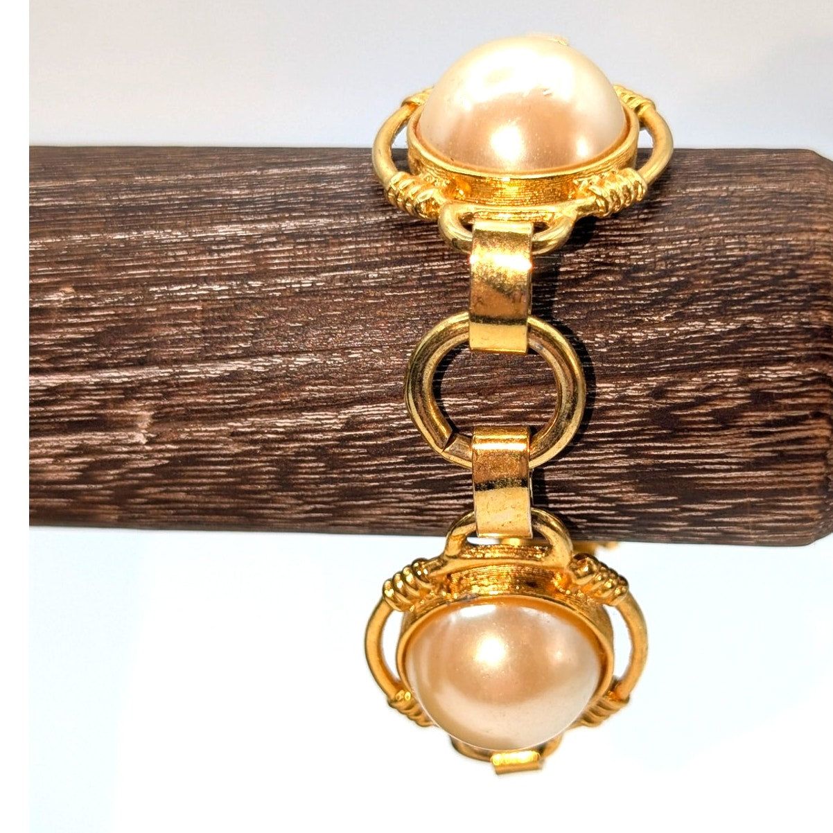 Vintage Three Large Mabe Faux Pearl Gold Tone Fold Over Clasp Chain Bracelet