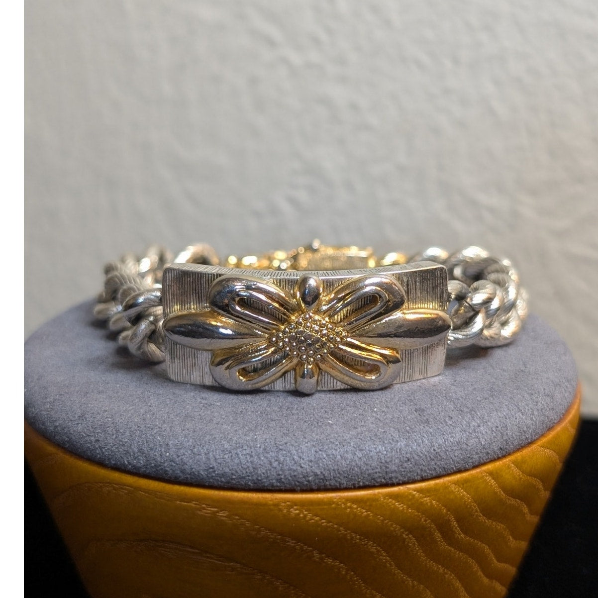 RARE FIND! Vintage Signed Oscar De La Renta Two Tone Chunky Chain Link Bracelet