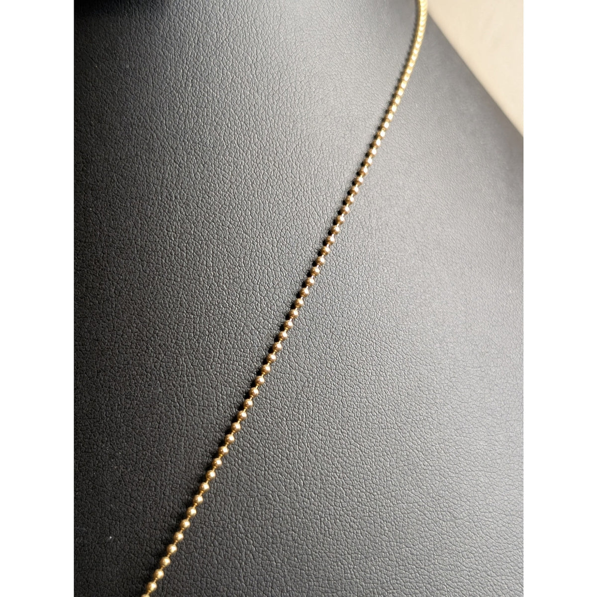 Vintage Green Stone Gold Tone Sides & Bead Ball Chain 18" Necklace