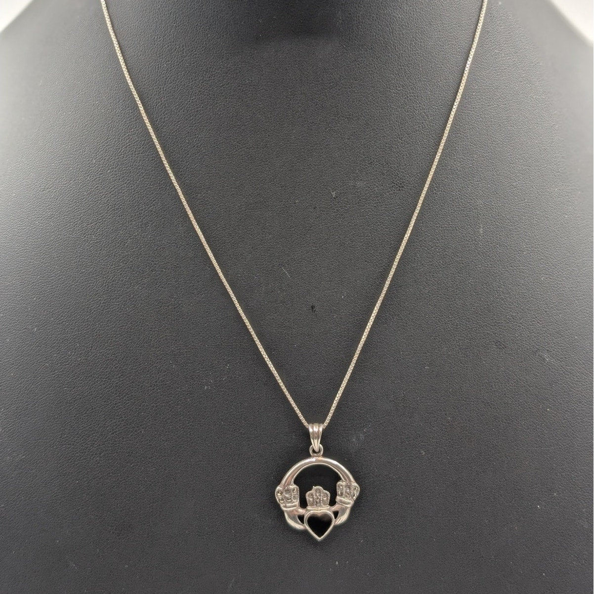 Vintage 925 Sterling Silver Irish Claddagh Onyx Heart Pendant Box Chain Necklace