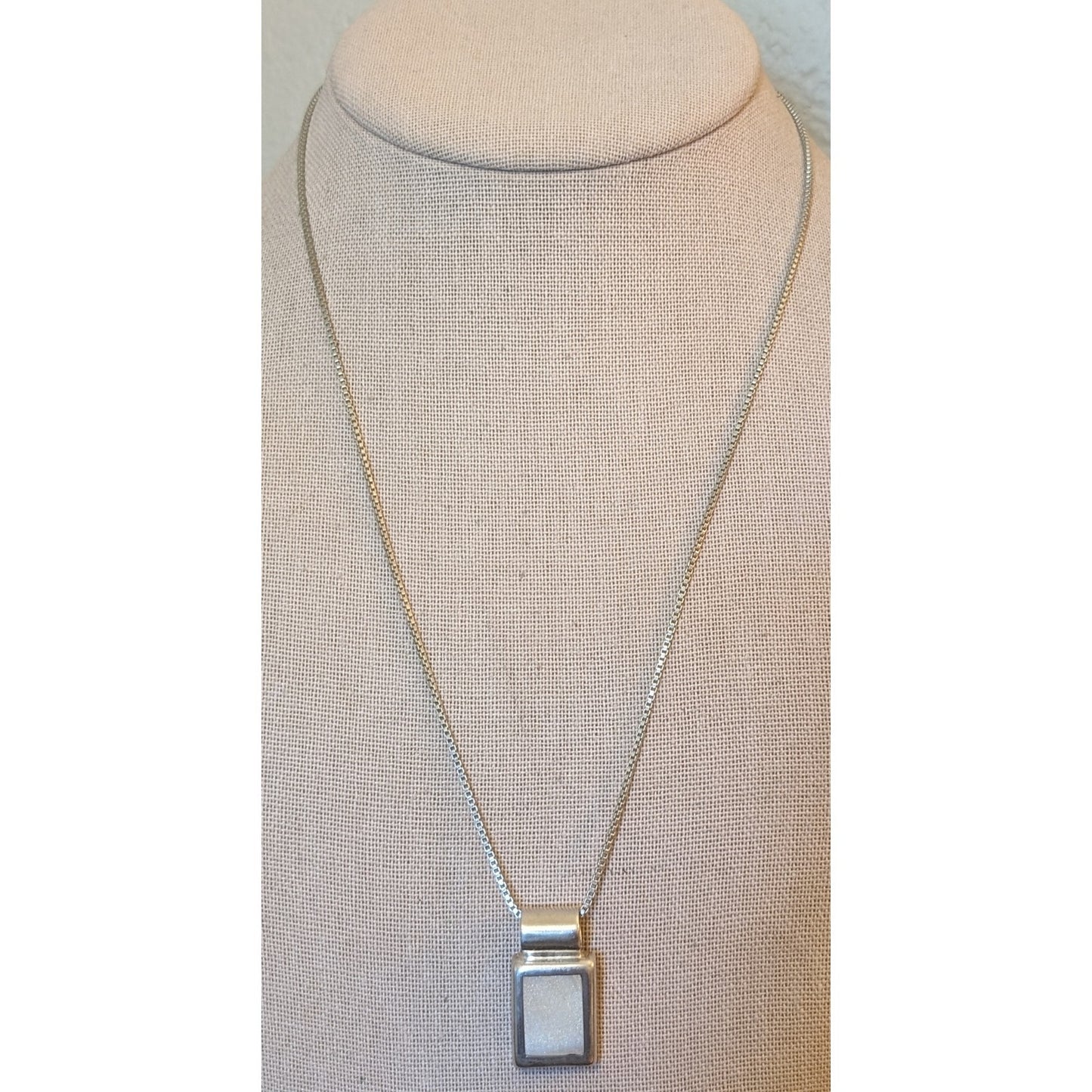 Vtg. Mexico ATI 925 White Stone Inlay Rectangular Pendant on 925 20" Box Chain