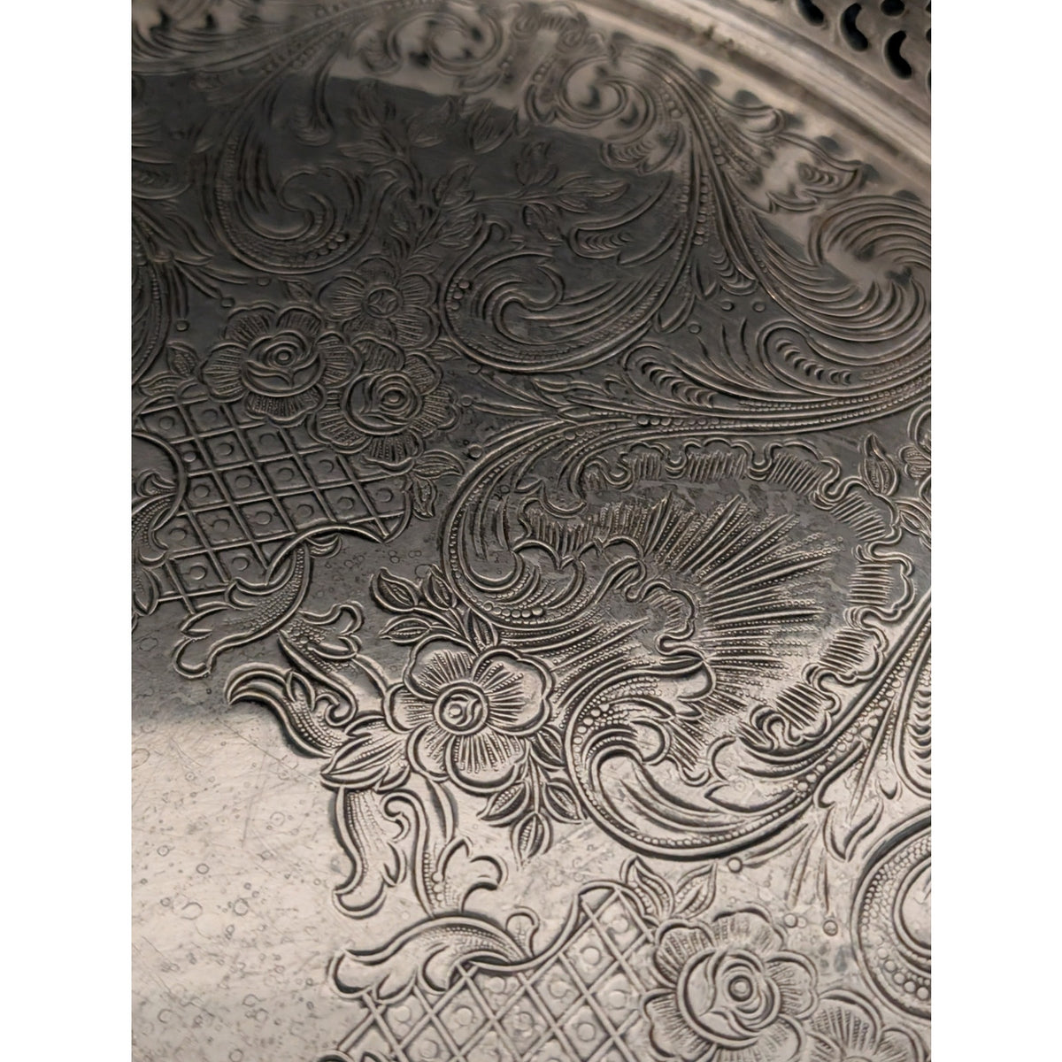 Vintage Camelot 6171 International Round Silver Plate Rimmed Serving Tray