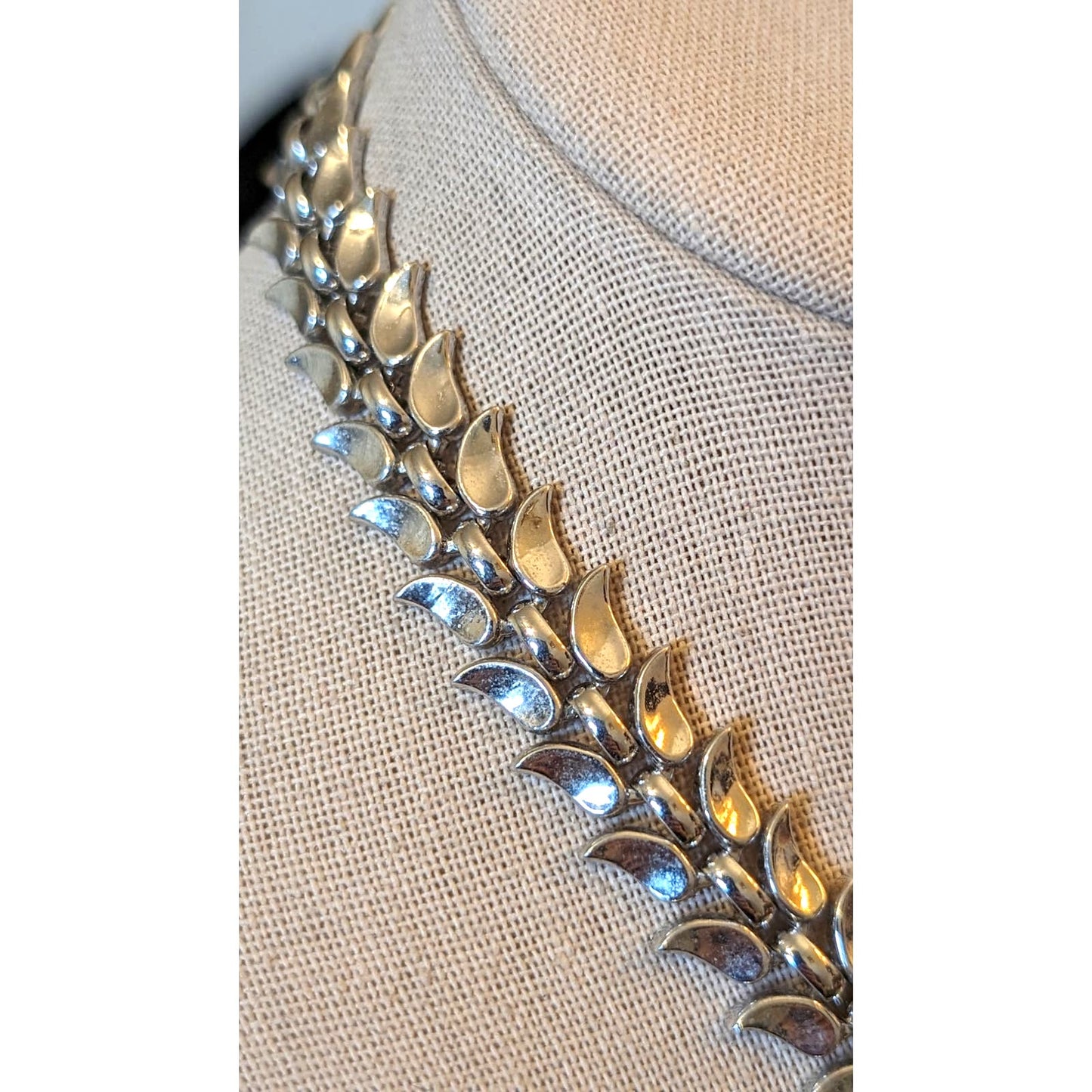 Rare Trifari Pat Pend Art Deco Necklace Shiny Rhodium Plated Leaf Design c1930s