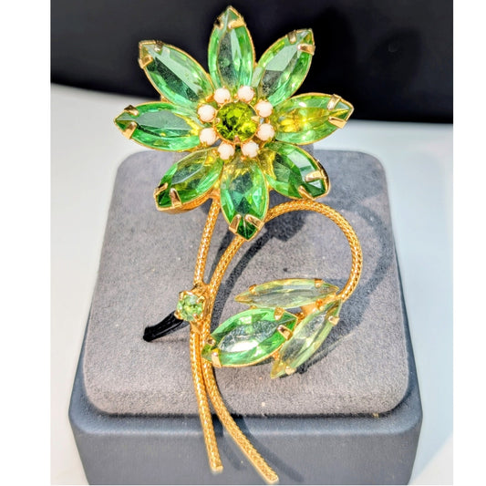 Vintage Unmarked Juliana Navette Apple Green Long Stem Flowers Gold Tone Brooch