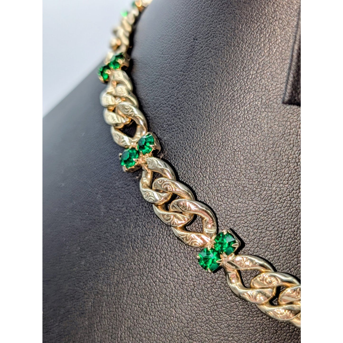 VTG Brookraft Emerald Green Rhinestone Embossed Goldtone Chain Choker Necklace