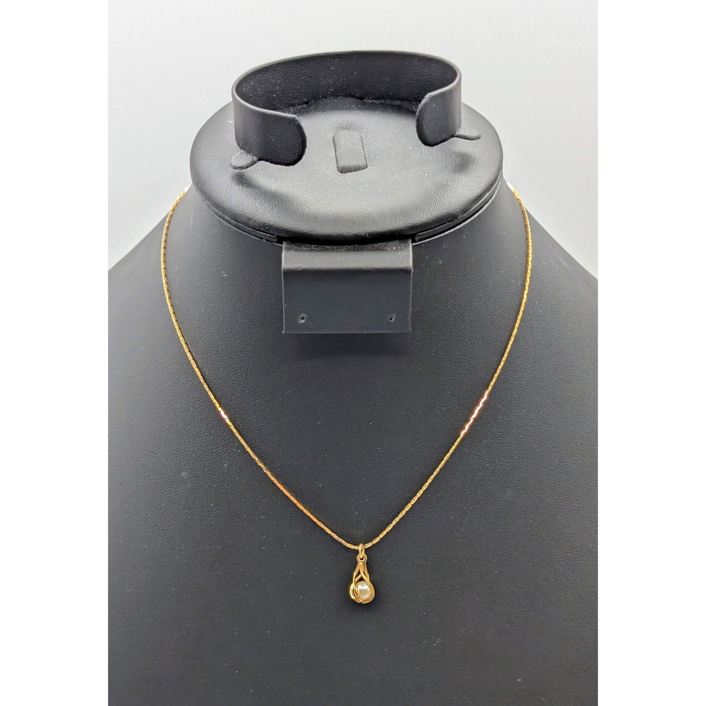 Vintage Napier Gold Tone Oval Swirl Cage Faux Pearl Pendant Chain 16" Necklace
