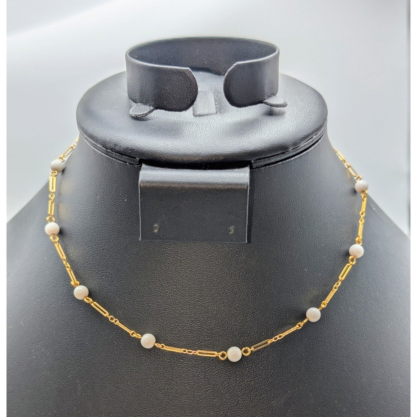 Vtg Monet Delicate Gold Tone Oval Chain Link White Bead Station 14.5" Necklace