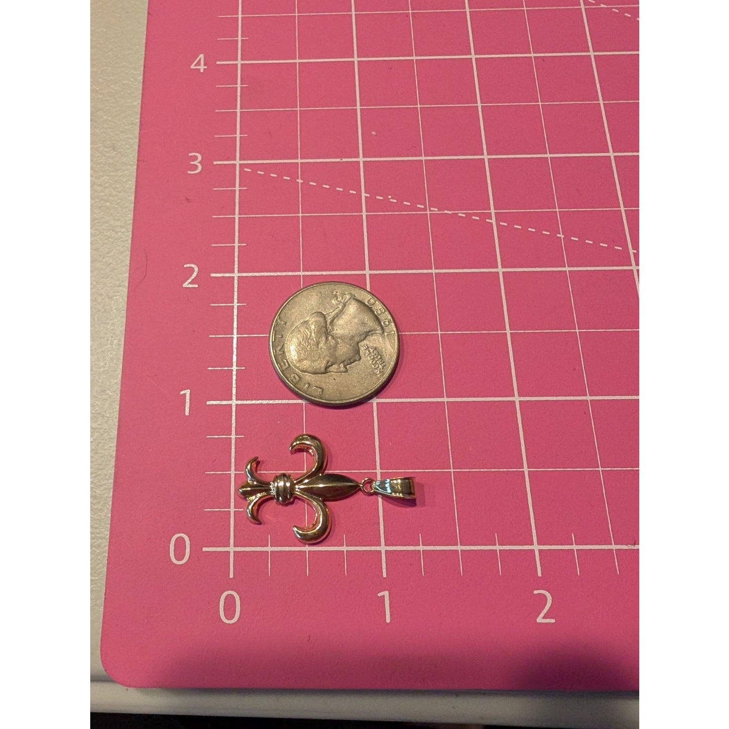 Jacmel 14K Yellow Gold Fleur-de-Lis Pendant .6 Grams