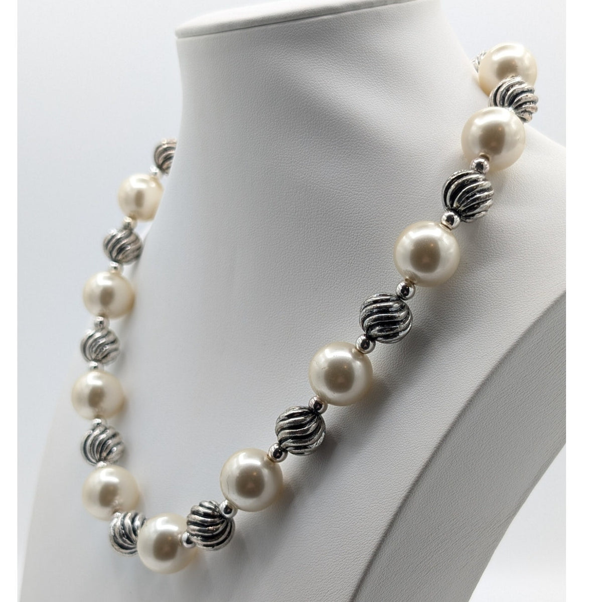 16mm Acrylic Faux Pearl Swirl Silver Tone Bead Choker 17.5"-20.5" Necklace