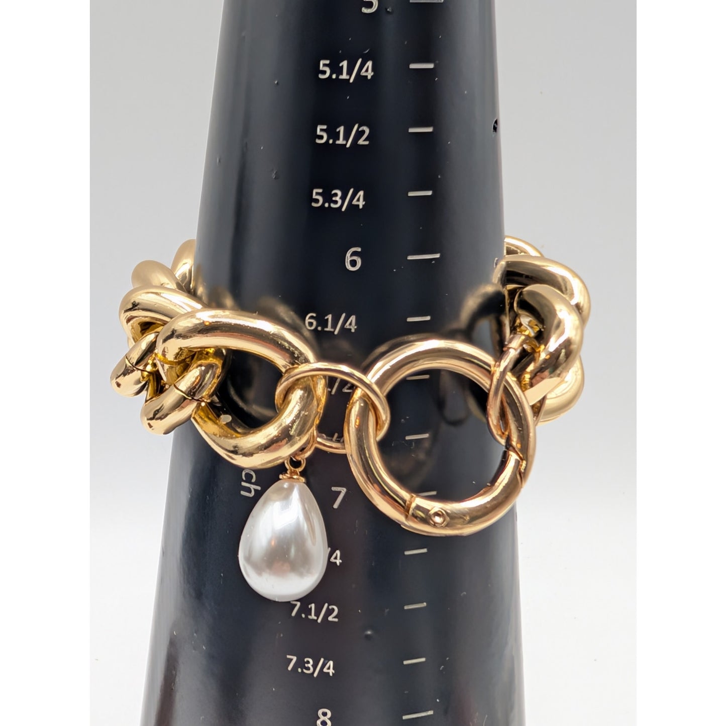 Chunky Gold Tone Curb Link Teardrop Pearl Dangle Charm Chain Bracelet
