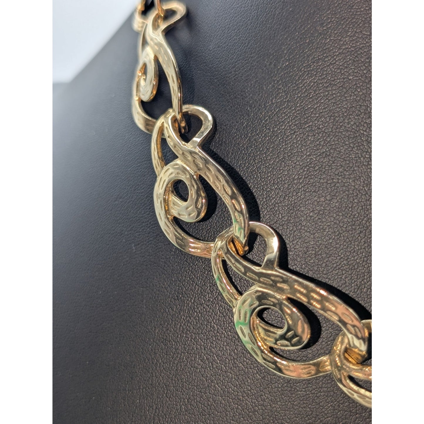 VTG Gold Tone Striated Dash Design Swirl Chain Link 17.5" Fold Over ClaspChoker