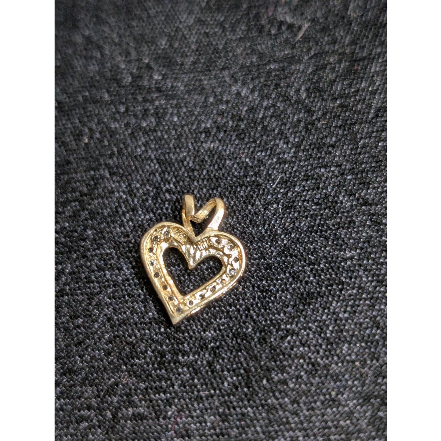 Vintage Solid 10K Yellow Gold 0.08 Carat Total Weight Diamond Heart Pendant