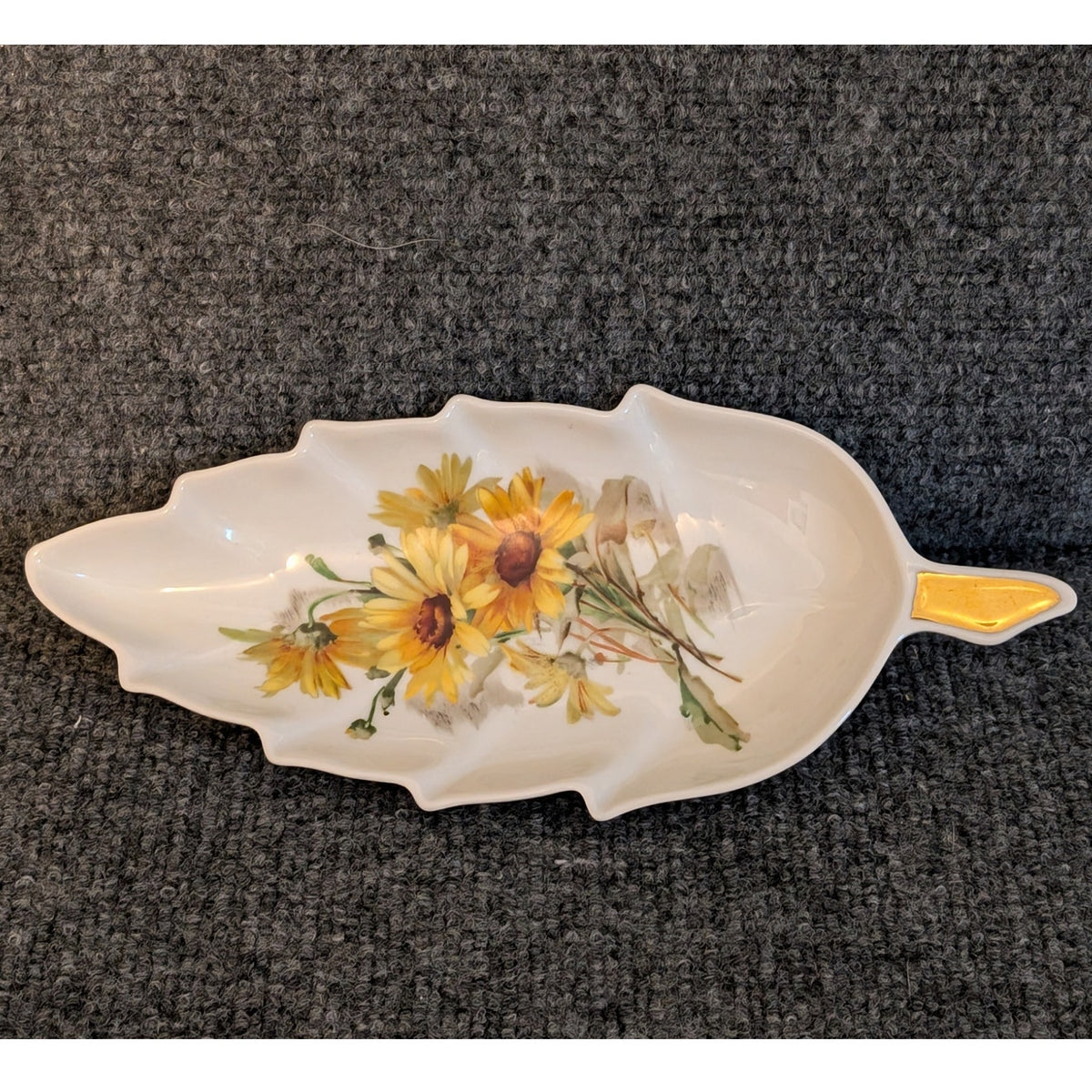 Vintage Old Nuremberg Daisy Pattern Leaf Shape Candy Dish Bavaria Germany