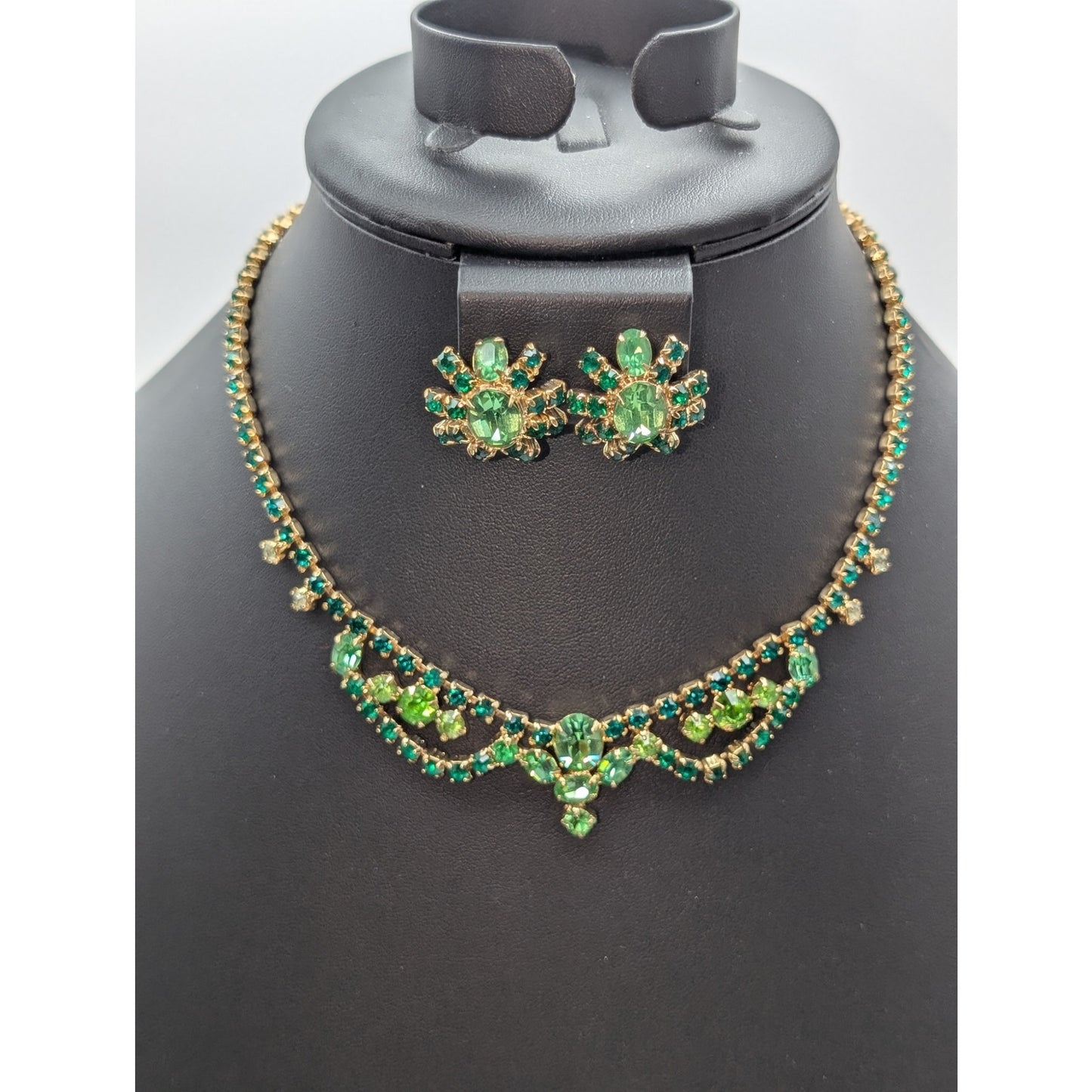 Vintage Light Green Dark Green Gold Tone 15.5" Necklace & Clip On Earring Set